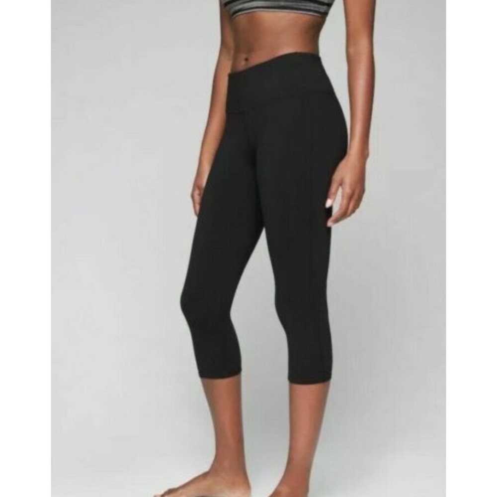 Athleta High Rise Chaturanga Capri Leggings Black 816130-00 Size Medium Yoga Jog